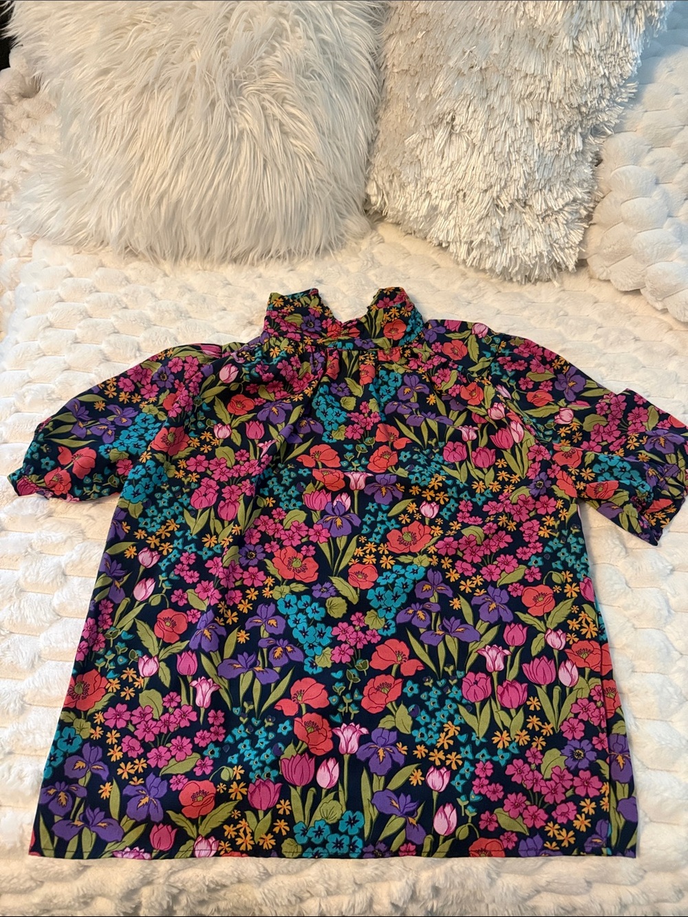 SHEIN Black Floral Mock-Neck Short Sleeve Top